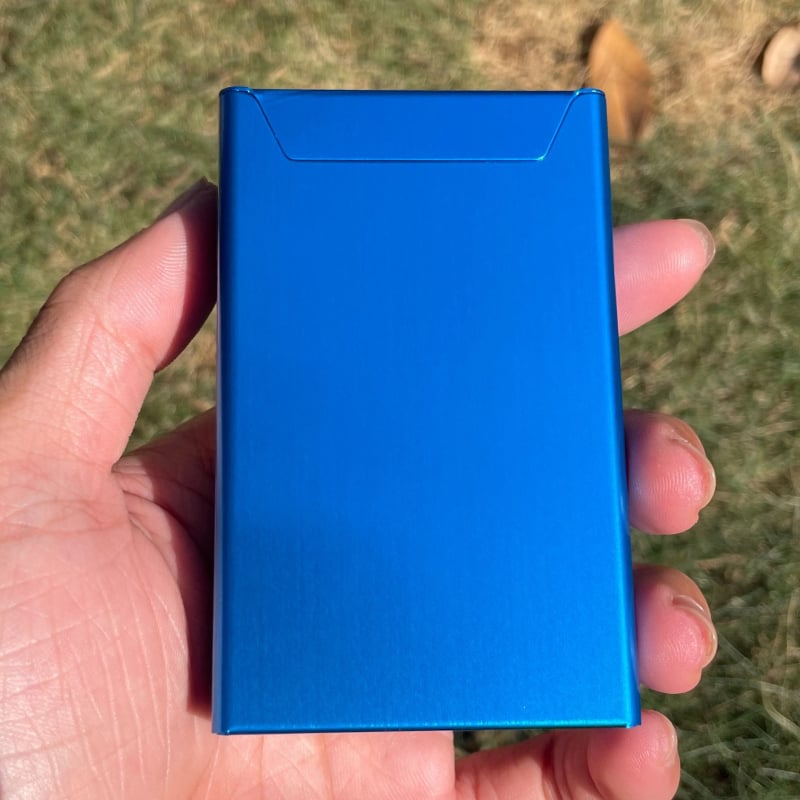 Metalna kutijica za cigarete s ravnim poklopcem, kapacitet 20 cigareta, otisak loga, prilagodljivo, moderan minimalistički dizajn