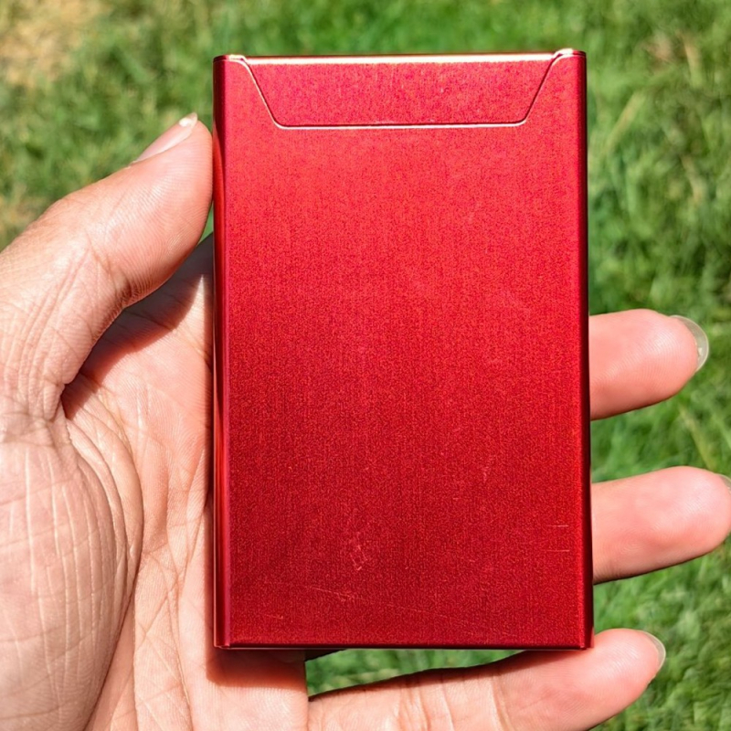 Metalna kutijica za cigarete s ravnim poklopcem, kapacitet 20 cigareta, otisak loga, prilagodljivo, moderan minimalistički dizajn