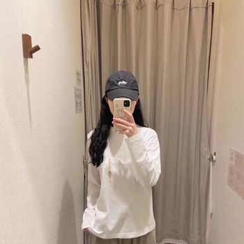 Unisex puuvillane pikkade varrukatega T-särk logoga etiketiga, ümmargune kaelus, vaba lõige, tavaline pikkus, ühes toonis