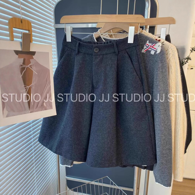 Casual harem hlače – visok struk, duljina pet točaka, vuneni materijal