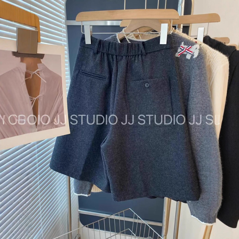 Casual harem hlače – visok struk, duljina pet točaka, vuneni materijal