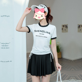 Dámske rozdelené plavky s konzervatívnym pokrytím brucha, Milk Silk látka, 90% polyester, 220 g/m², podšívka polyester, vankúšiky na poprsie, bez kovovej opory