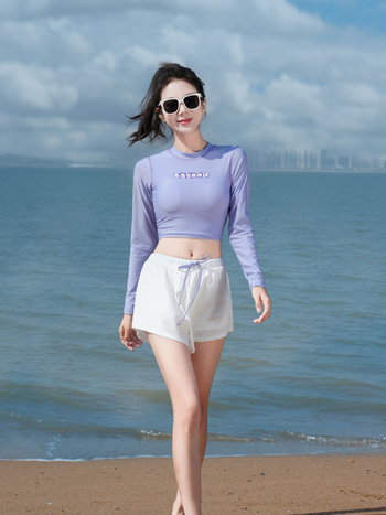 Ženský športový dvoundielny plavky s dlhými rukávmi, konzervatívny strih, vložky na prsia bez kovovej podpory; polyester 88%, podšívka 100%; jednofarebný dizajn; vhodné na plávanie a tréning.