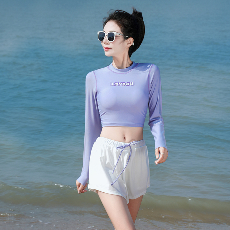 Ženský športový dvoundielny plavky s dlhými rukávmi, konzervatívny strih, vložky na prsia bez kovovej podpory; polyester 88%, podšívka 100%; jednofarebný dizajn; vhodné na plávanie a tréning.