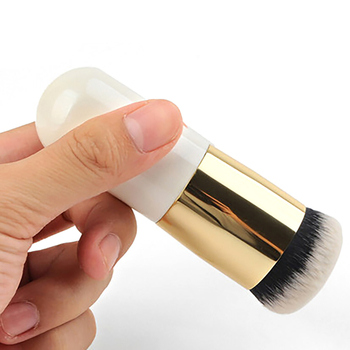 Pensulă pentru fond de ten cu mâner din lemn (1 bucată, peri sintetice, ambalaj OPP, marca BUEART)