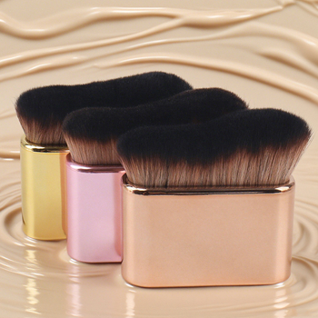 Pensulă de machiaj multifuncțională, cu mâner ondulat, pentru fond de ten, blush și mască; mâner scurt din plastic; fibre sintetice; lungimea firului 2,8 cm; lungimea totală 6,9 cm