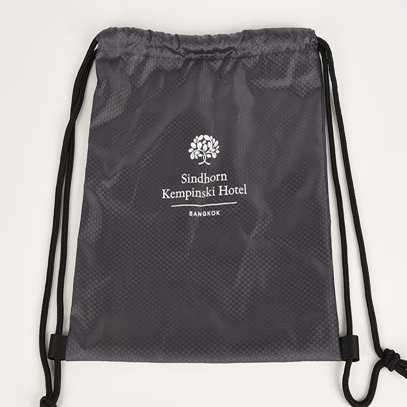 Koreguojama pilko poliesterio raištinė rankinė su futbolo raštu, vandeniui atsparus Oxford audinys, logotipo spauda