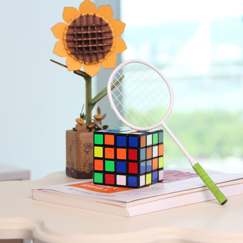 Dikak Miniatură de Rachetă Badminton — Cadru din Oțel, Mișcare Dreaptă, Pandantiv de Chei