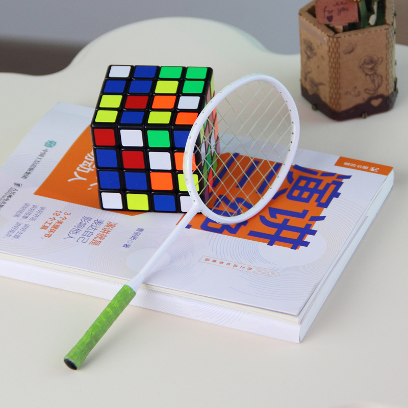 Dikak Miniatură de Rachetă Badminton — Cadru din Oțel, Mișcare Dreaptă, Pandantiv de Chei