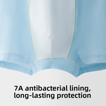 Bērnu biksītes no kokvilnas-modāla maisījuma; sastāvs 47,5% kokvilna, 47,5% modal, 5% elastāns; zēniem 3-8 gadi; vasaras 2024 izlaišana