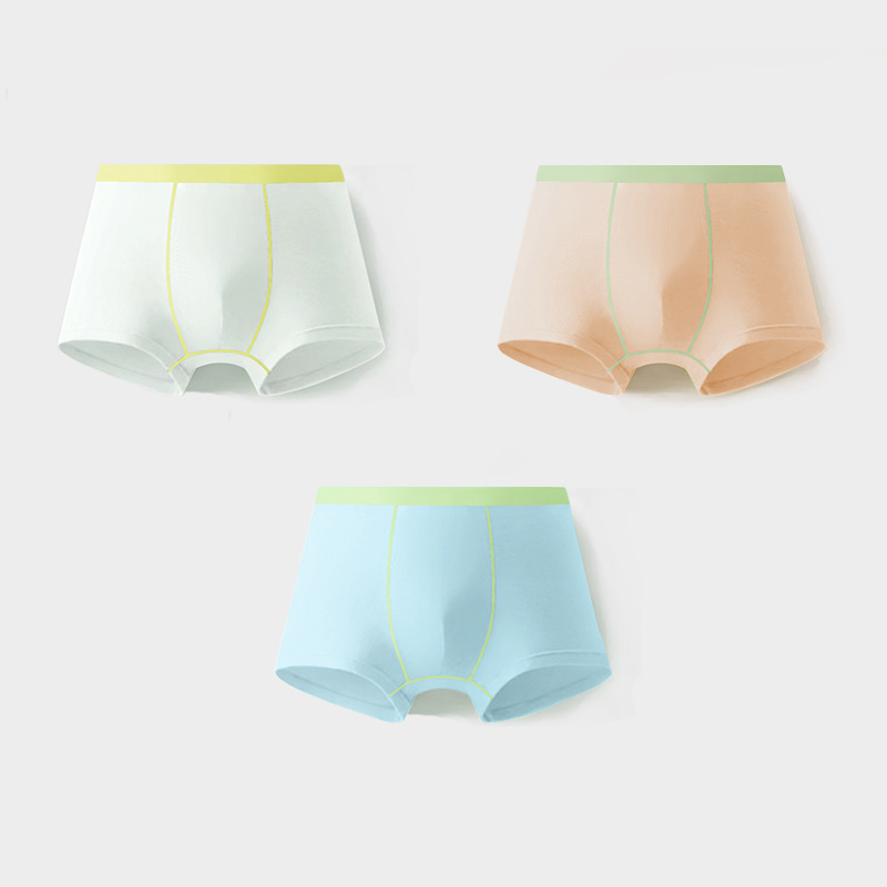 Bērnu biksītes no kokvilnas-modāla maisījuma; sastāvs 47,5% kokvilna, 47,5% modal, 5% elastāns; zēniem 3-8 gadi; vasaras 2024 izlaišana