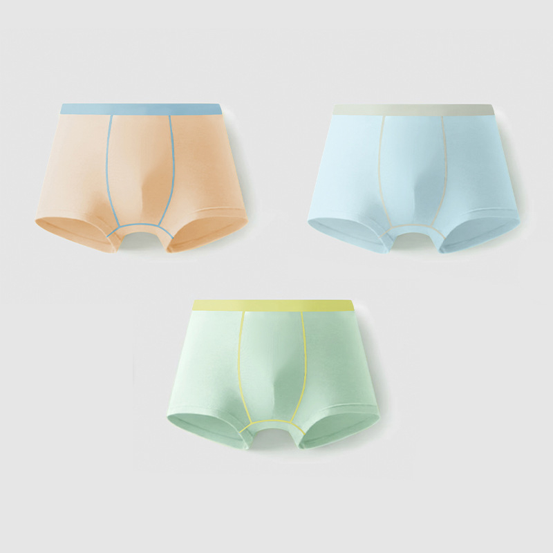 Bērnu biksītes no kokvilnas-modāla maisījuma; sastāvs 47,5% kokvilna, 47,5% modal, 5% elastāns; zēniem 3-8 gadi; vasaras 2024 izlaišana