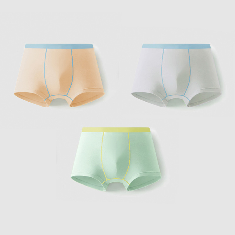 Bērnu biksītes no kokvilnas-modāla maisījuma; sastāvs 47,5% kokvilna, 47,5% modal, 5% elastāns; zēniem 3-8 gadi; vasaras 2024 izlaišana