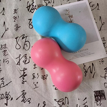 Drevená masážna arašidová guľa pre masáž chrbta, ramien, krku, pásu a nô – rehabilitačná fitness lopta na uvoľnenie svalov; Jóga lopta, drevo, Ø8 cm, 0,5 kg, nie nafukovacia, prispôsobenie k dispozícii