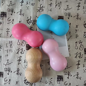 Drevená masážna arašidová guľa pre masáž chrbta, ramien, krku, pásu a nô – rehabilitačná fitness lopta na uvoľnenie svalov; Jóga lopta, drevo, Ø8 cm, 0,5 kg, nie nafukovacia, prispôsobenie k dispozícii