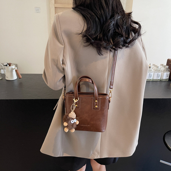 Geantă pătrată mică | Material PU, Formă pătrată orizontală, Închidere cu fermoar, Căptușeală din poliester, Bretea de umăr unică