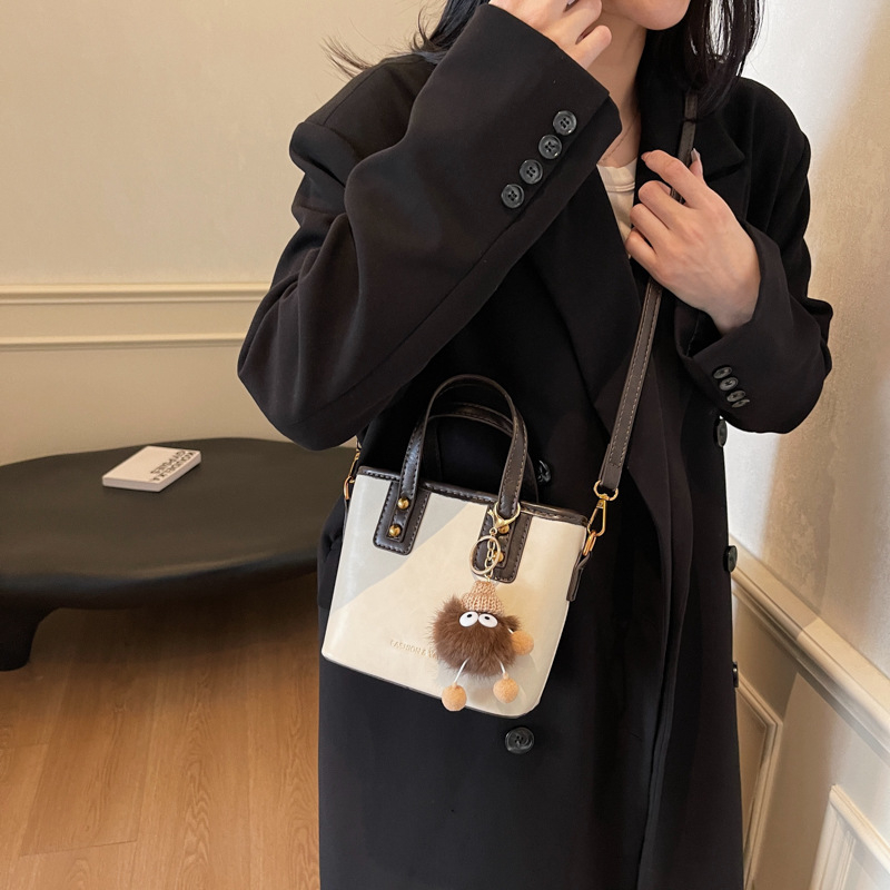 Geantă pătrată mică | Material PU, Formă pătrată orizontală, Închidere cu fermoar, Căptușeală din poliester, Bretea de umăr unică