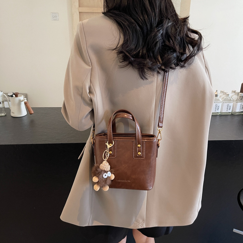 Geantă pătrată mică | Material PU, Formă pătrată orizontală, Închidere cu fermoar, Căptușeală din poliester, Bretea de umăr unică