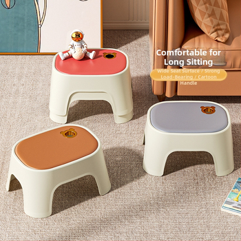 Plastikust taburet, mudel C4413A, mitte kokkupandav, koduseks kasutamiseks.