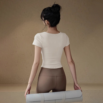 Γυναικείο τοπ γιόγκα με ενσωματωμένη επένδυση θώρακα — αδυνατιστικό κοντομάνικο αθλητικό T‑shirt για τρέξιμο, πιλάτες και γυμναστήριο (Ύφασμα: πολυεστέρας; Επένδυση: σπαντεξ; Ενσωματωμένη επένδυση στήθους)