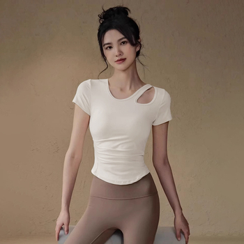 Γυναικείο τοπ γιόγκα με ενσωματωμένη επένδυση θώρακα — αδυνατιστικό κοντομάνικο αθλητικό T‑shirt για τρέξιμο, πιλάτες και γυμναστήριο (Ύφασμα: πολυεστέρας; Επένδυση: σπαντεξ; Ενσωματωμένη επένδυση στήθους)