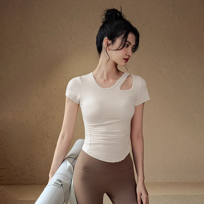 Γυναικείο τοπ γιόγκα με ενσωματωμένη επένδυση θώρακα — αδυνατιστικό κοντομάνικο αθλητικό T‑shirt για τρέξιμο, πιλάτες και γυμναστήριο (Ύφασμα: πολυεστέρας; Επένδυση: σπαντεξ; Ενσωματωμένη επένδυση στήθους)