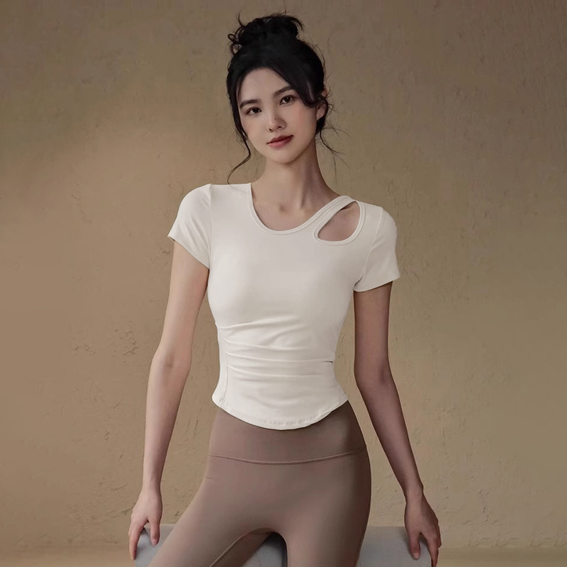 Γυναικείο τοπ γιόγκα με ενσωματωμένη επένδυση θώρακα — αδυνατιστικό κοντομάνικο αθλητικό T‑shirt για τρέξιμο, πιλάτες και γυμναστήριο (Ύφασμα: πολυεστέρας; Επένδυση: σπαντεξ; Ενσωματωμένη επένδυση στήθους)