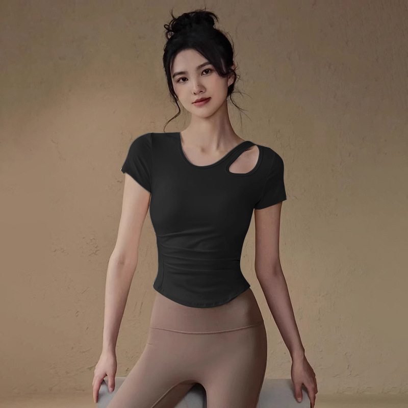 Γυναικείο τοπ γιόγκα με ενσωματωμένη επένδυση θώρακα — αδυνατιστικό κοντομάνικο αθλητικό T‑shirt για τρέξιμο, πιλάτες και γυμναστήριο (Ύφασμα: πολυεστέρας; Επένδυση: σπαντεξ; Ενσωματωμένη επένδυση στήθους)