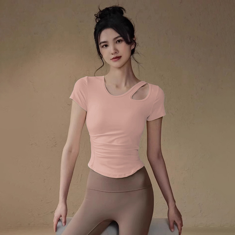 Γυναικείο τοπ γιόγκα με ενσωματωμένη επένδυση θώρακα — αδυνατιστικό κοντομάνικο αθλητικό T‑shirt για τρέξιμο, πιλάτες και γυμναστήριο (Ύφασμα: πολυεστέρας; Επένδυση: σπαντεξ; Ενσωματωμένη επένδυση στήθους)