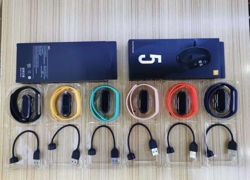 Pametna sportska narukvica s mjerenjem otkucaja srca, Bluetooth, magnetsko punjenje, domet 5–10 m, TFT zaslon