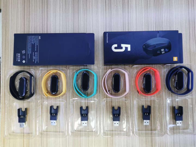 Pametna sportska narukvica s mjerenjem otkucaja srca, Bluetooth, magnetsko punjenje, domet 5–10 m, TFT zaslon