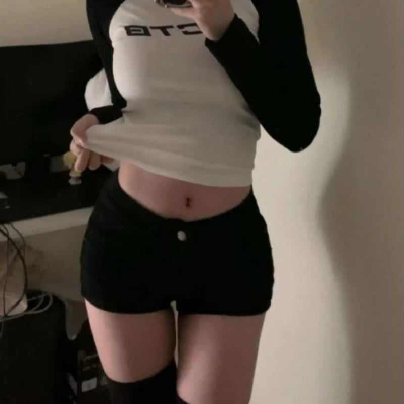 Džíns s vysokým pásom, vysoká elasticita denimu, dĺžka 3/4, rovný strih, zmes bavlny a polyesteru