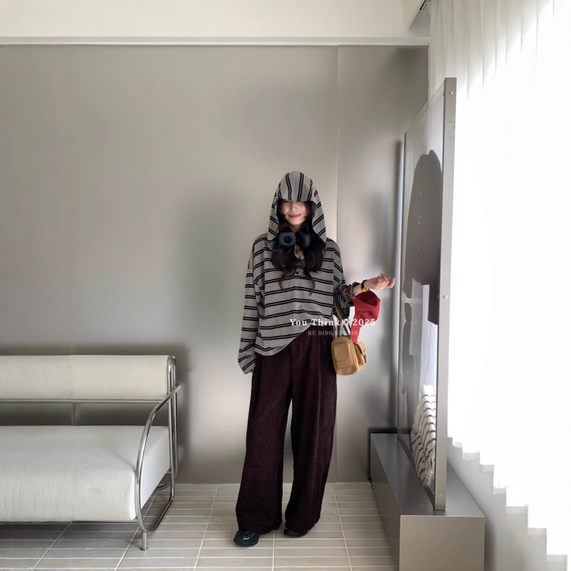 Nohavice s vysokým pásom a širokými nohami, 70–80% polyester, neelastické, dlhé nohavice