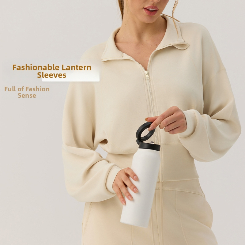 Sieviešu ziemas jaka ar stāvošu kaklu, rāvējslēdzēju, laternas piedurknēm un savelkamu jostu