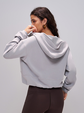 Moteriški su kapuču sportinis viršus pavasario–rudens, joga, ilgomis rankovėmis, užtrauktukas, be pamušalo, modalinis-sintetinis audinys (40% modal, 52% poliesteris, 8% spandeksas)