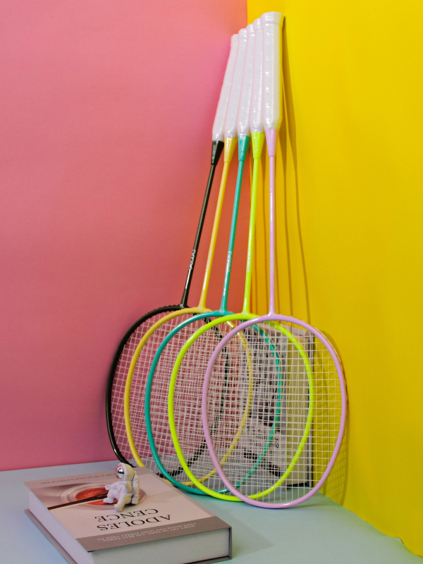 DECOQ Rachetă de badminton din fibră de carbon – ultra-ușoară, 85–89 g, mâner G5, tijă dreaptă, șnur nylon