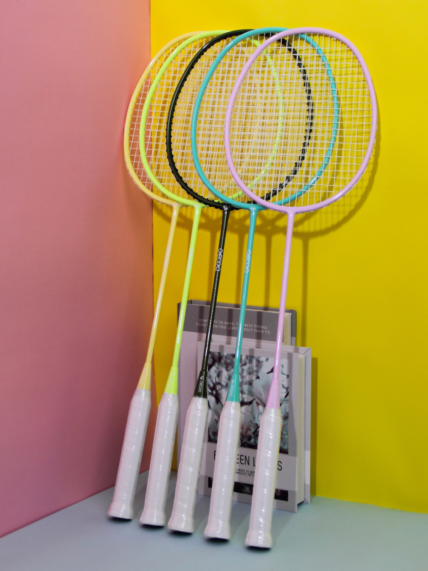 DECOQ Rachetă de badminton din fibră de carbon – ultra-ușoară, 85–89 g, mâner G5, tijă dreaptă, șnur nylon