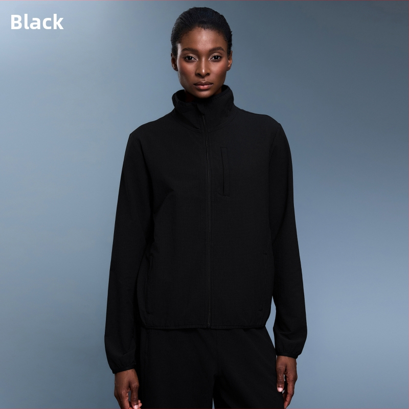 Sieviešu ārējā sporta jaka: ūdensnecaurlaidīga un pretvēja, ar stāvošu apkakli, garām piedurknēm, bez oderes