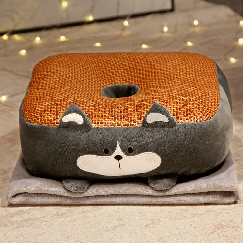 Kėdės sėdynės pagalvėlė – tatami stiliaus, vasaros naudojimui, užpildas PP medvilnė; raštas: vienos spalvos arba augalinis motyvas; tinka biurui ir automobiliui