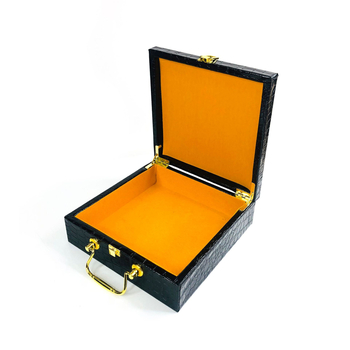 Koka kaste ar PU ādas rakstu, atverams vāks, EVA iekšējā odere un mīksts flanelis, pielāgojami izmēri (garums, platums, augstums), biezums 1 cm