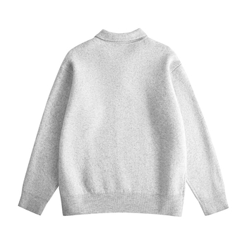 Kötött felső lehajtható gallérral, hosszú ujjú, laza szabás — poliészter-keverék (74.5% poliészter, 9.7% akril, 8.9% nejlon, 4.1% gyapjú, 2.8% spandex)