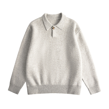 Kötött felső lehajtható gallérral, hosszú ujjú, laza szabás — poliészter-keverék (74.5% poliészter, 9.7% akril, 8.9% nejlon, 4.1% gyapjú, 2.8% spandex)