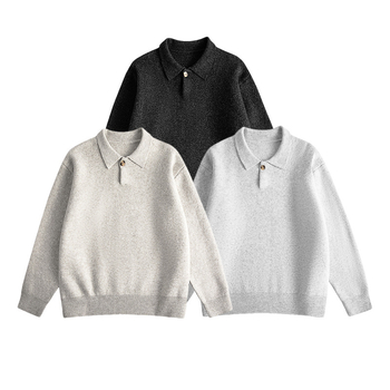 Kötött felső lehajtható gallérral, hosszú ujjú, laza szabás — poliészter-keverék (74.5% poliészter, 9.7% akril, 8.9% nejlon, 4.1% gyapjú, 2.8% spandex)