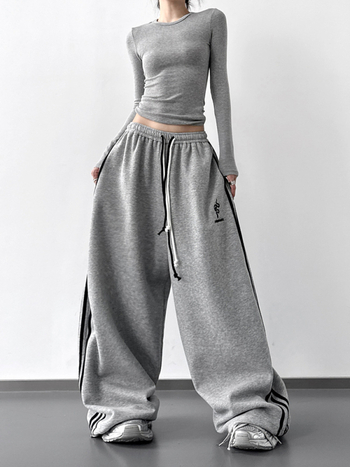 Naiste vabaaja püksid – kõrge vöökoht, sirge lõige, pikad, linnaline stiil – sügis 2025