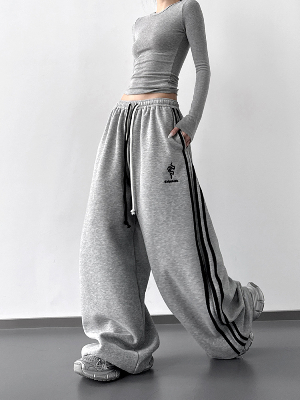 Naiste vabaaja püksid – kõrge vöökoht, sirge lõige, pikad, linnaline stiil – sügis 2025