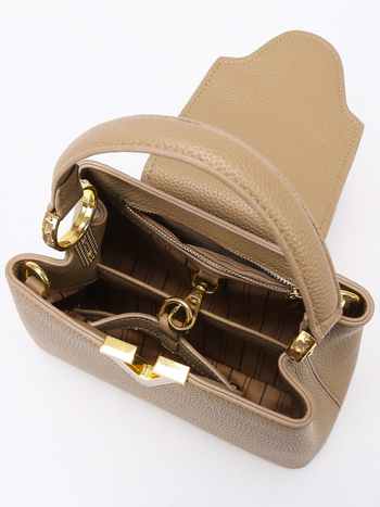 PU kibiro tipo rankinė, miesto minimalistinis stilius, horizontali kvadratinė forma, uždarymo dangtelis, vidinė kišenė su užtrauktuku ir ID kortelės kišenė, viena pečių juosta, pavasaris 2025, ženklas Jema Paul