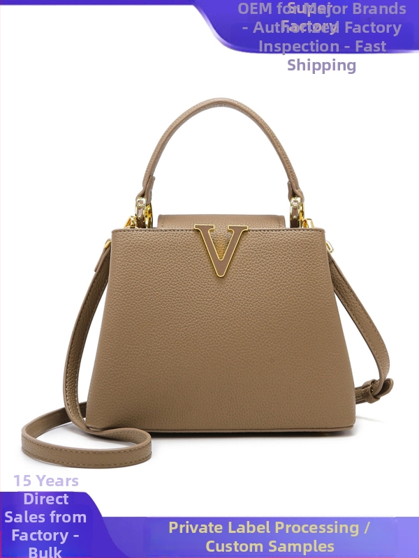 PU kibiro tipo rankinė, miesto minimalistinis stilius, horizontali kvadratinė forma, uždarymo dangtelis, vidinė kišenė su užtrauktuku ir ID kortelės kišenė, viena pečių juosta, pavasaris 2025, ženklas Jema Paul