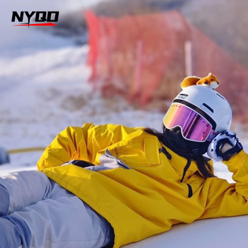 Plüss dekoráció sí sisakhoz és elektromos robogóhoz – Kis Mókusz, NYQD, Modell 0917, Termékkód nyqd0917