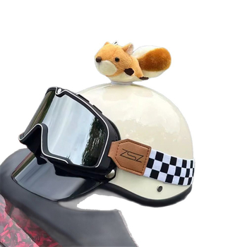 Plüss dekoráció sí sisakhoz és elektromos robogóhoz – Kis Mókusz, NYQD, Modell 0917, Termékkód nyqd0917