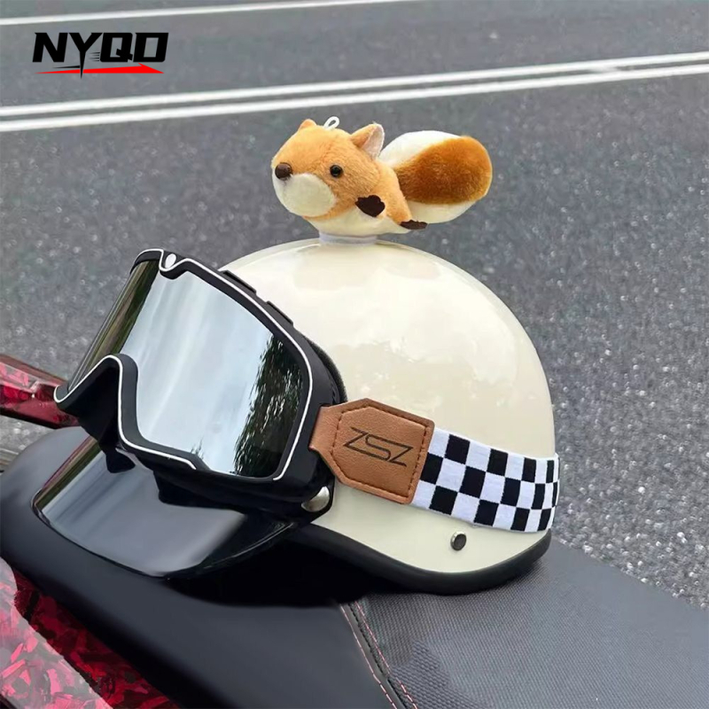 Plüss dekoráció sí sisakhoz és elektromos robogóhoz – Kis Mókusz, NYQD, Modell 0917, Termékkód nyqd0917